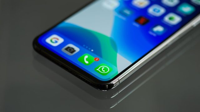 Login WhatsApp di Dua HP